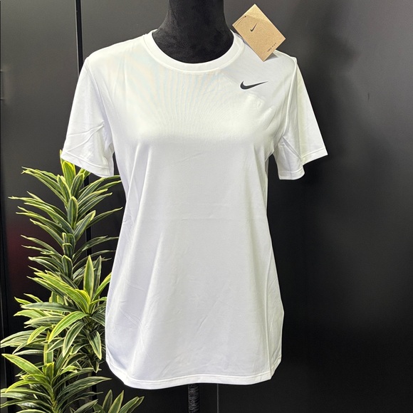 The Nike Tee Dri-Fit Training Athletic Crewneck,Swoosh logo short sleeve Tee - Picture 1 of 8